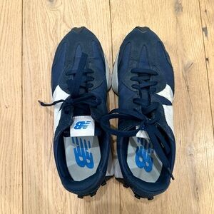 New Balance 327 Mens US 8.5 Navy color. Please check pictures for details